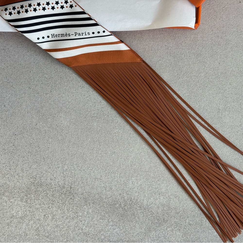 Hermès 86 leather fringe twilly 100% authentic. RARE